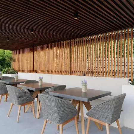 V Luxury Hotel apartamentowy 3*