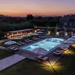 V Luxury 3* Kanálion
